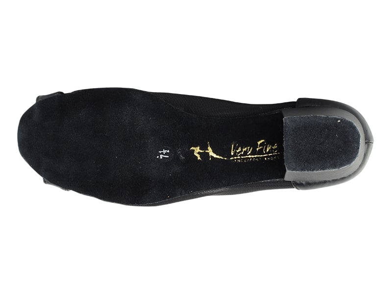 Sleek black leather ballroom shoes, ideal for stylish and comfortable dancing